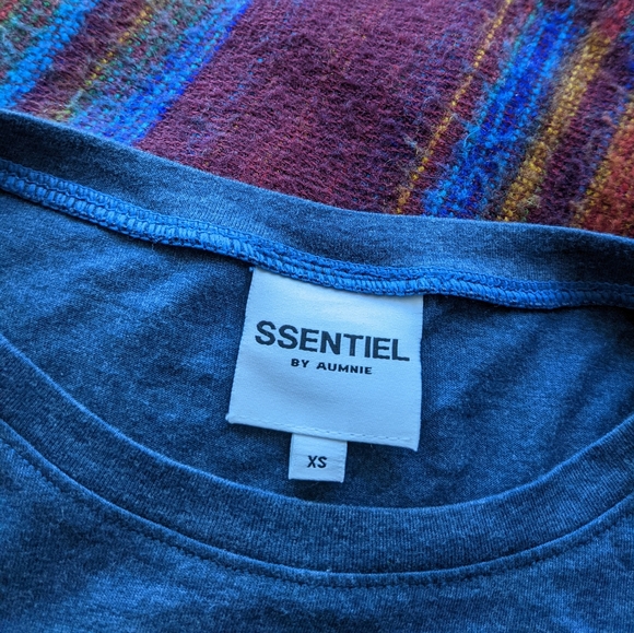 Be Different Oversized Cropped Tee - Picture 4 of 5